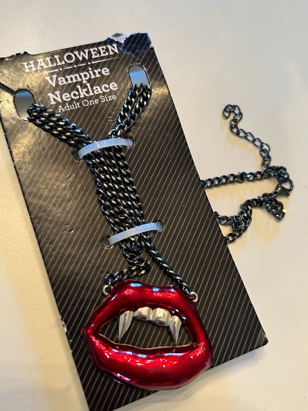NEW vampire necklace lips accent costume